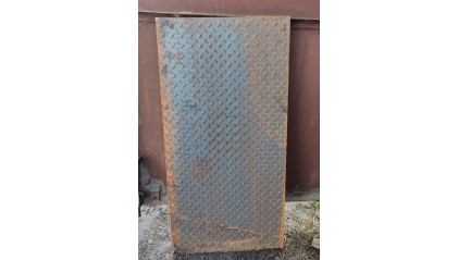 лист стальной рифленый чечевица 3 мм 09Г2С купить в Кемерово