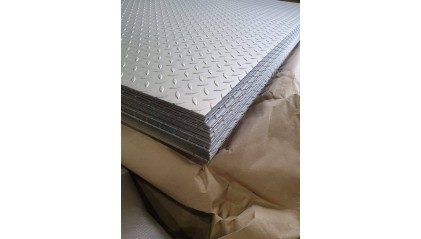 лист нержавеющий рифленый чечевица 1,5 мм AISI 304 купить в Кемерово