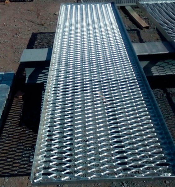 Лист стальной просечно-вытяжной ПВЛ 406 4x1000x3000 мм Ст3 ГОСТ 8706-78 фото